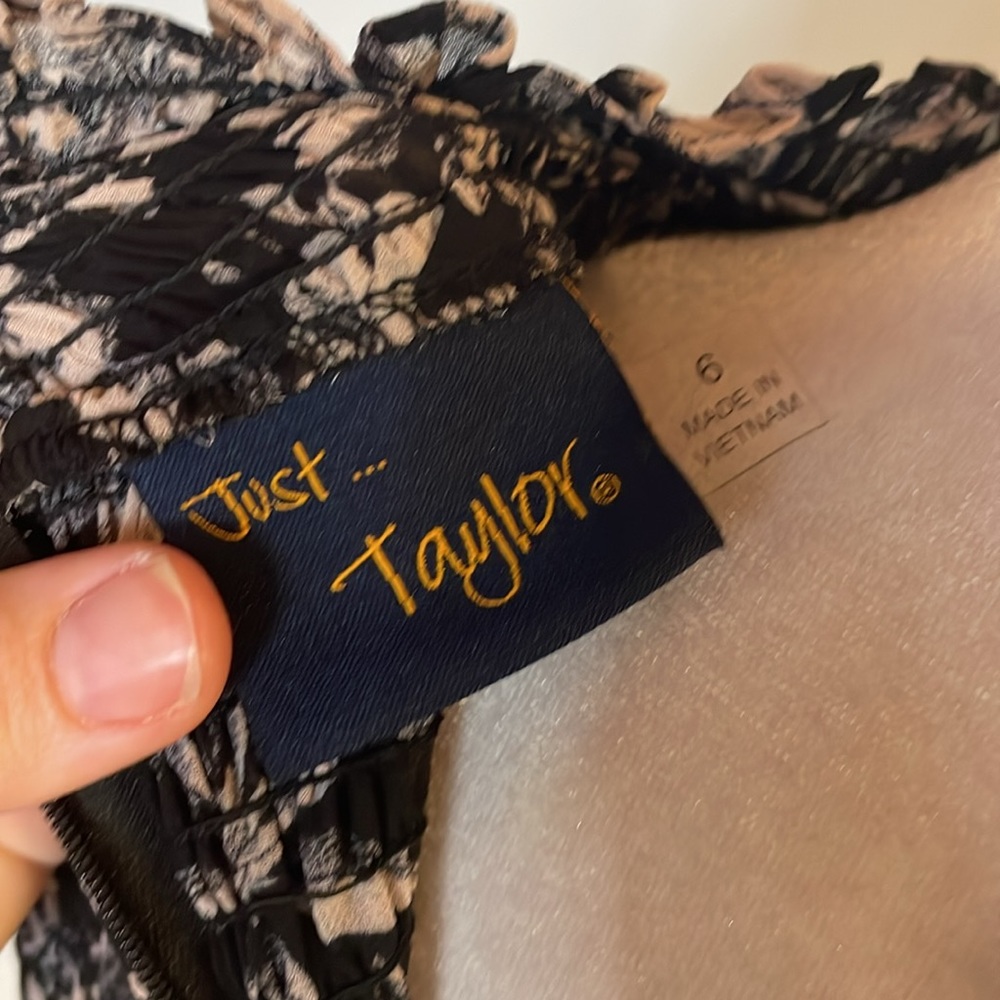 [Just Taylor] Black/Lavender Floral Dress - Size 6 - Picture 5 of 5